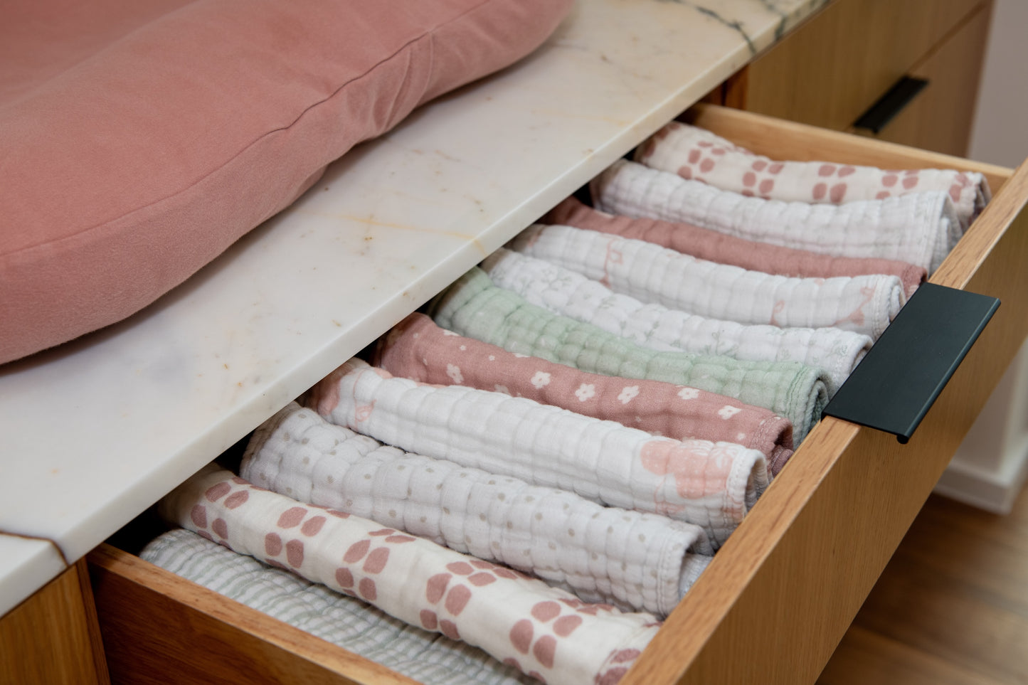 ORGANIC MUSLIN BURP CLOTHS, 3 PACK (DESERT PINK + IVORY)