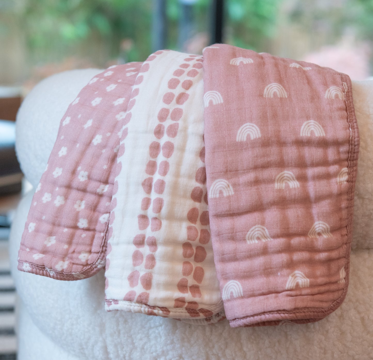 ORGANIC MUSLIN BURP CLOTHS, 3 PACK (DESERT PINK + IVORY)